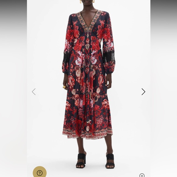 Camilla Dresses & Skirts - Camilla SISTERHOOD OF THE ROSE
BLOUSON SLEEVE V NECK
DRESS W LACE